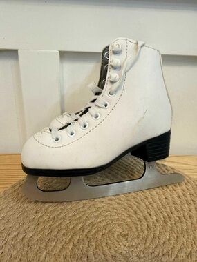4/$25 • Vic Dream Figure Skates